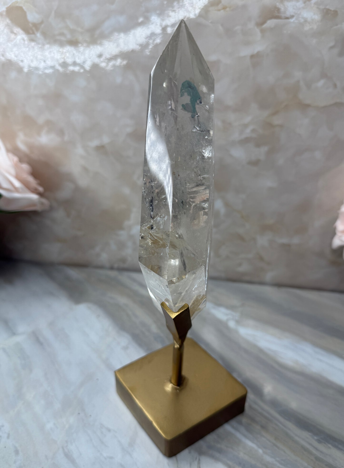 High Quality Clear Quartz Diamond on Stand