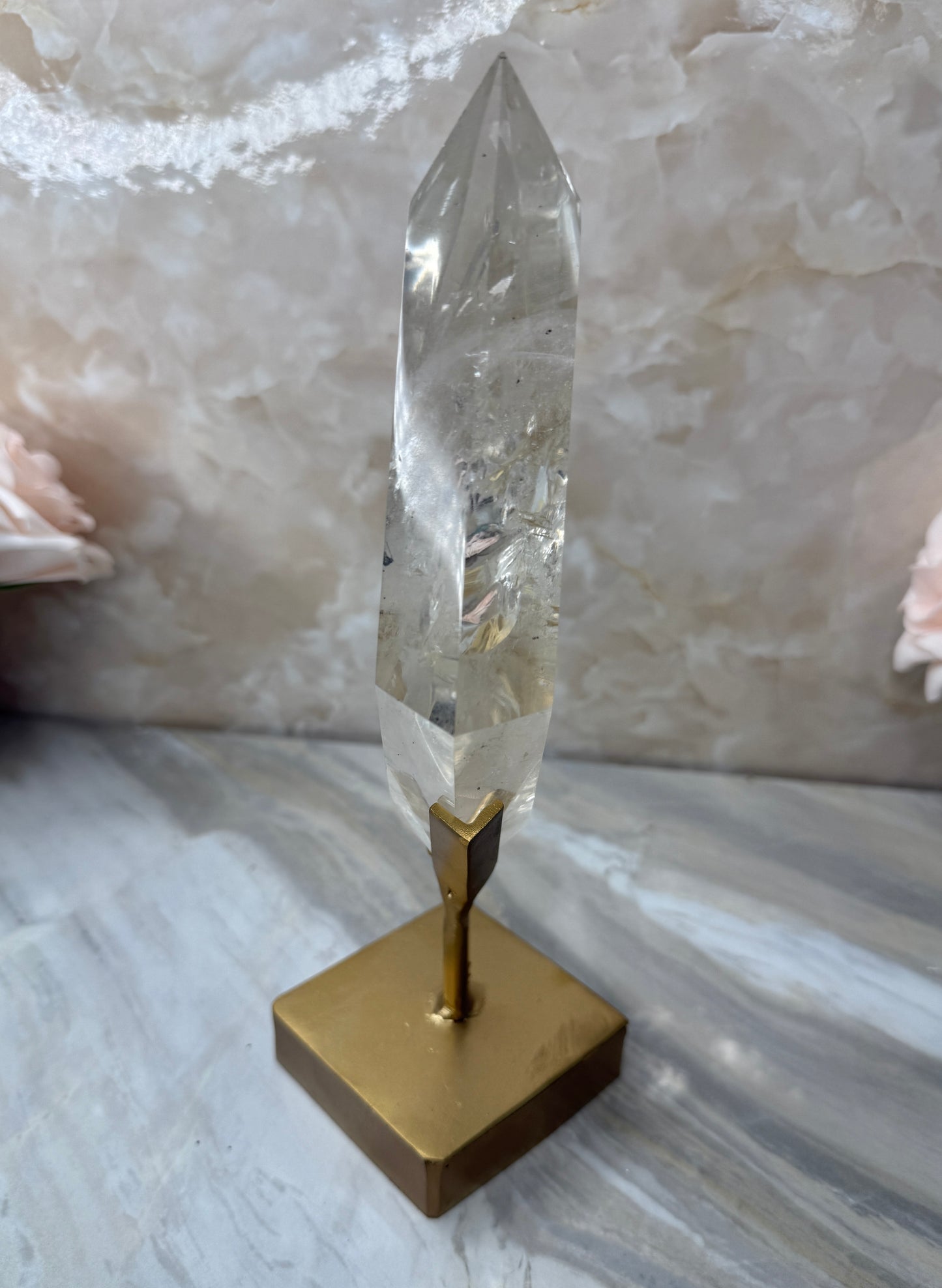 High Quality Clear Quartz Diamond on Stand